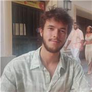 Estudiante universitario de Ingeniería electrónica enseña matemáticas para estudiantes de primaria, ESO y bachillerato